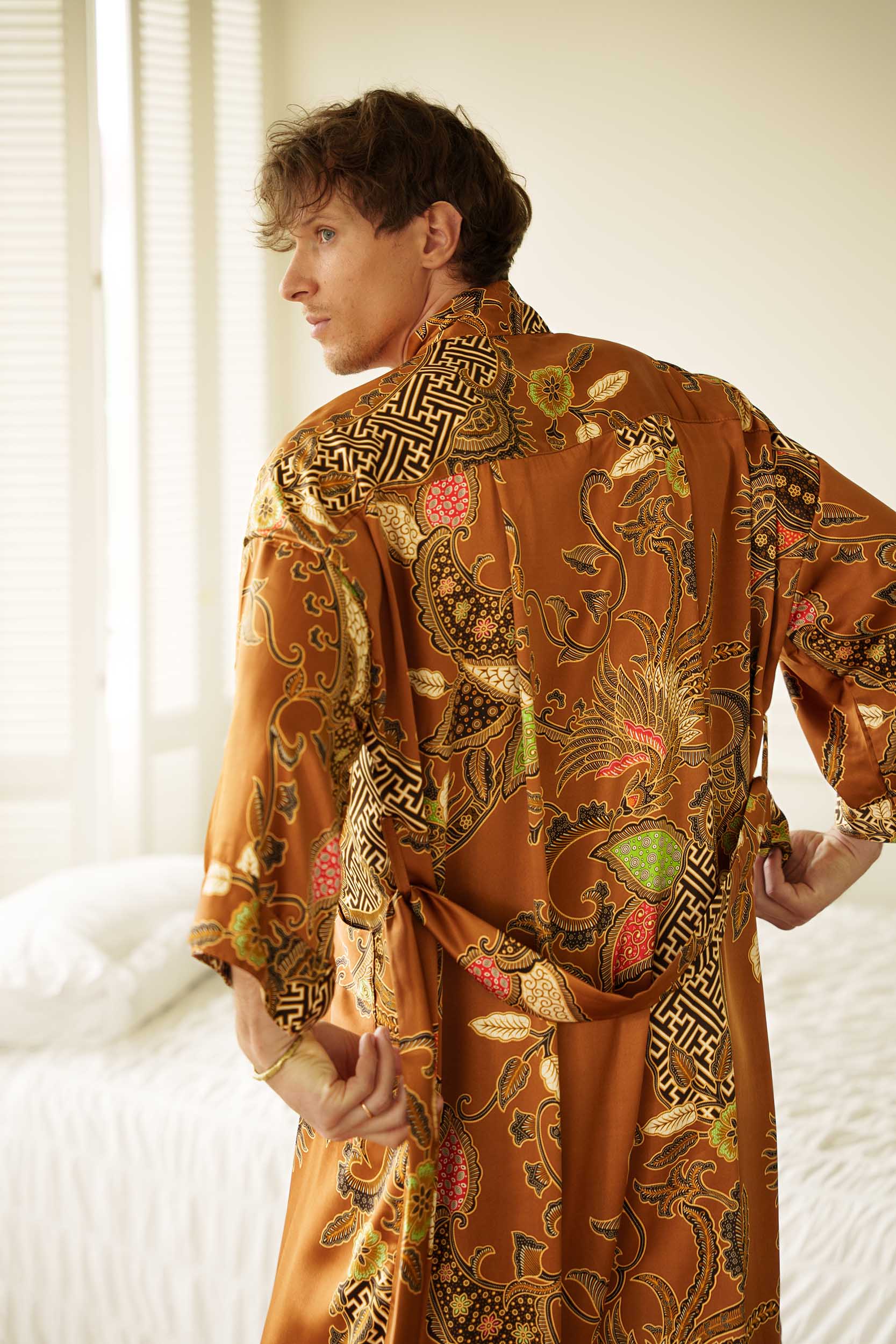 Back view of Surya men’s kimono robe – long dressing gown.