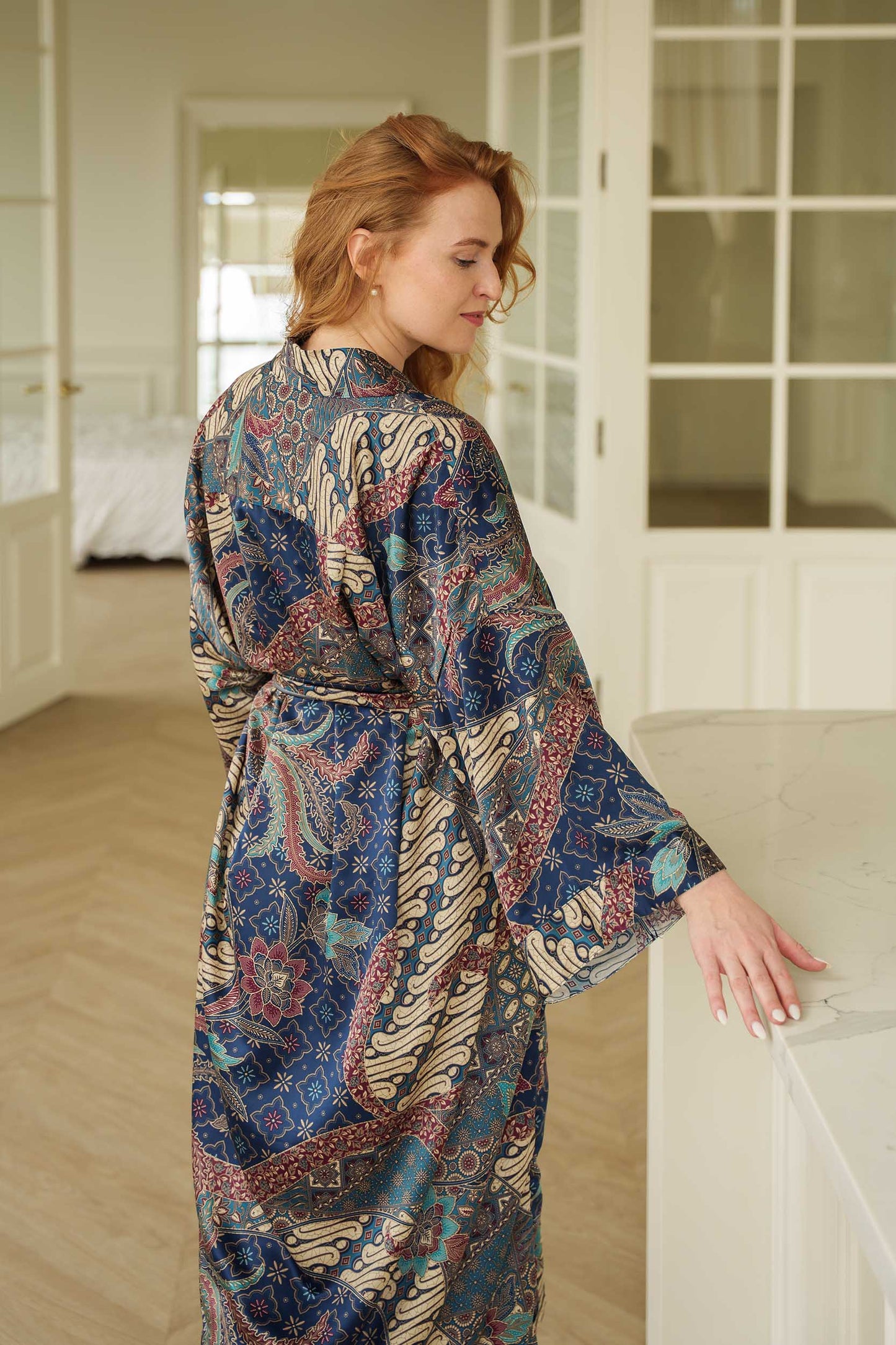 Back view of Toré Angkasa women’s kimono robe – elegant night-sky batik design in navy and turquoise tones.
