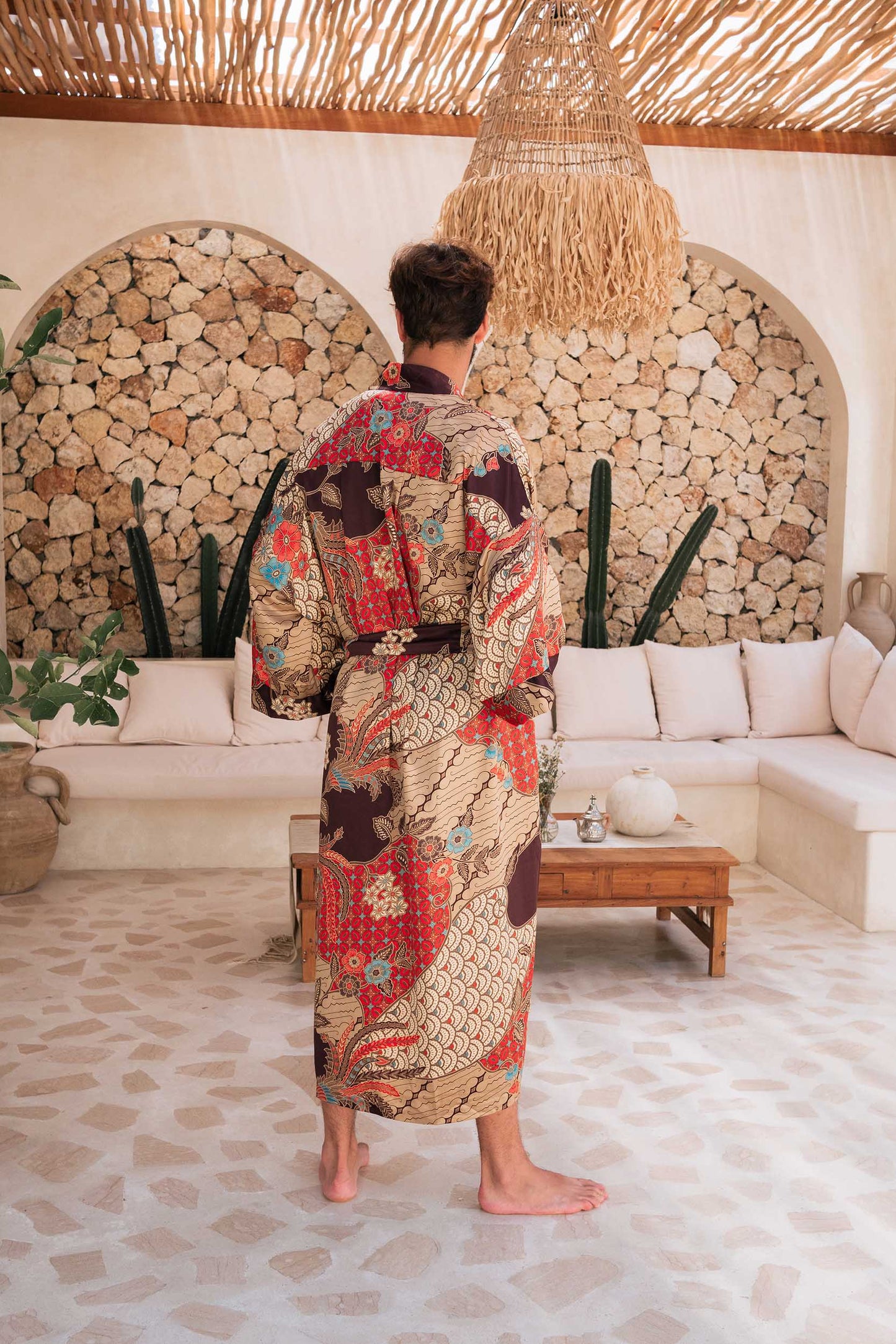 Back view of Toré Bara men’s robe – elegant satin kimono with traditional batik motifs.